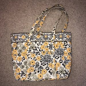 Vera Bradley Tote !!